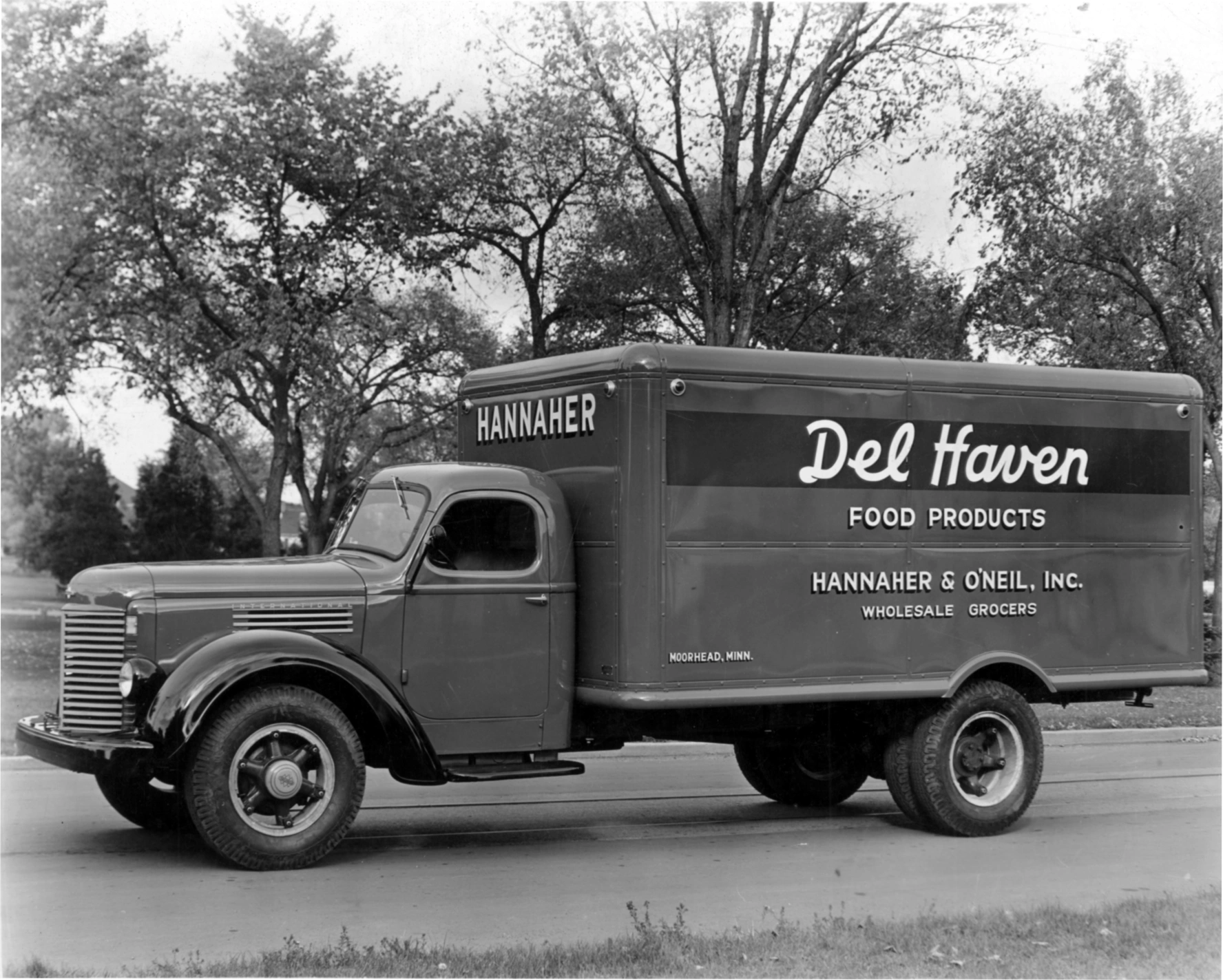 A photograph of a box truck used by Hannaher and O'Neil, Inc. Wholesale Grocers of Moorhead, Minn., advertising Del Haven Food Products.
