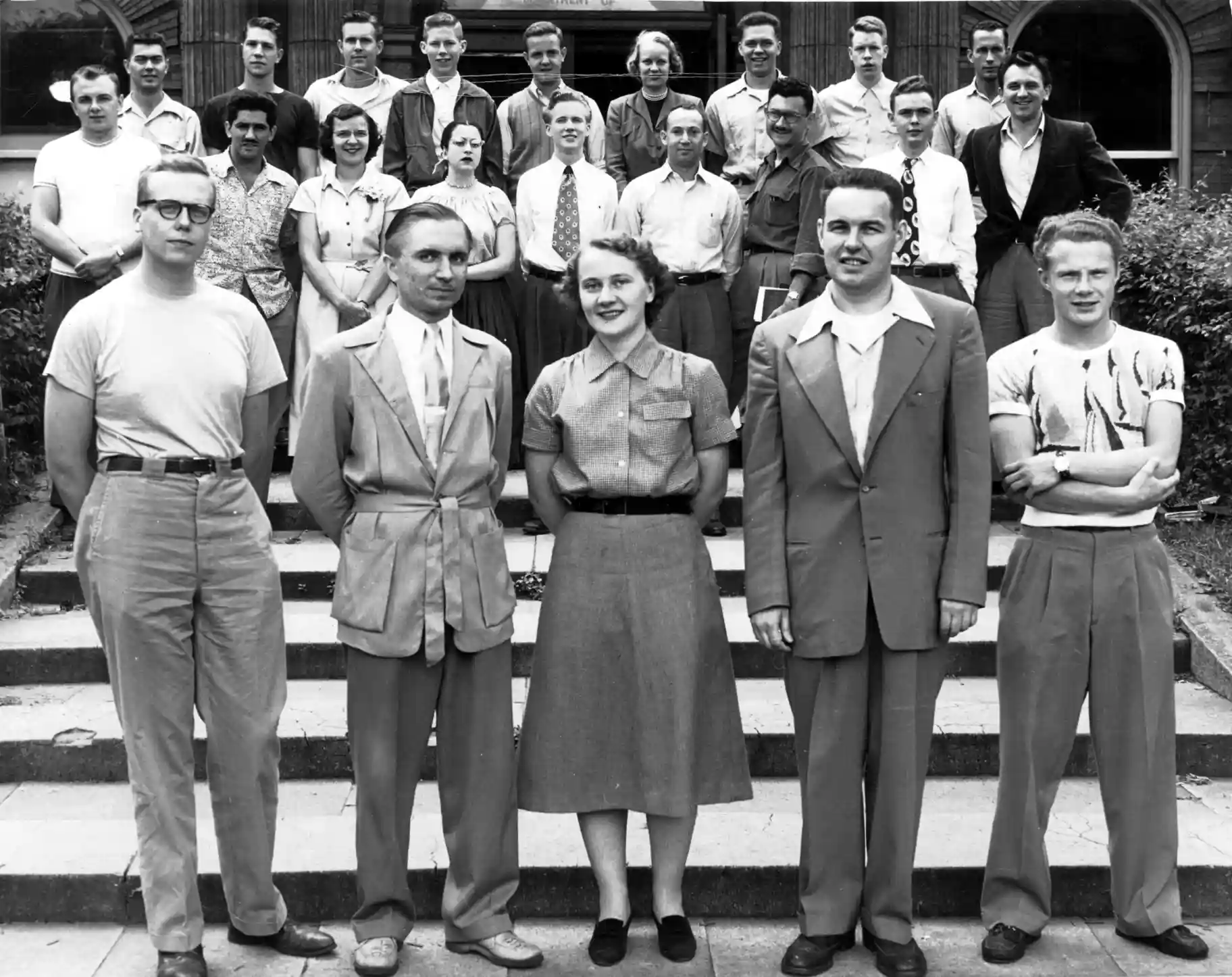 A photograph of college students lined up for a class picture.