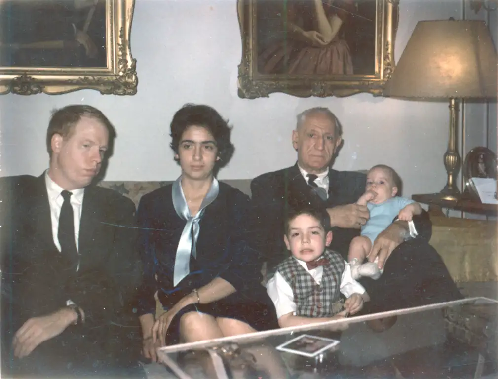 A photograph of visitors to a Park Avenue apartment.