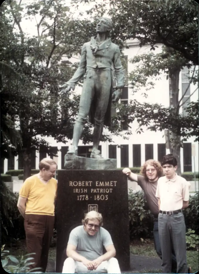 A photograph of four Hannahers around the statue of Robert Emmet in D.C.